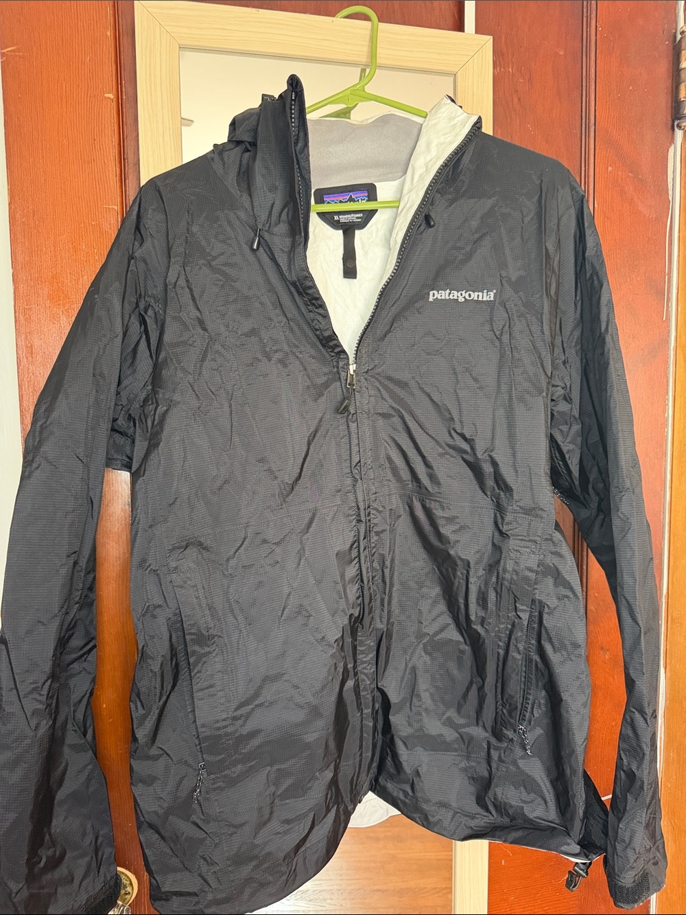 Women’s Patagonia Windbreaker with Zipper Pockets and Hood